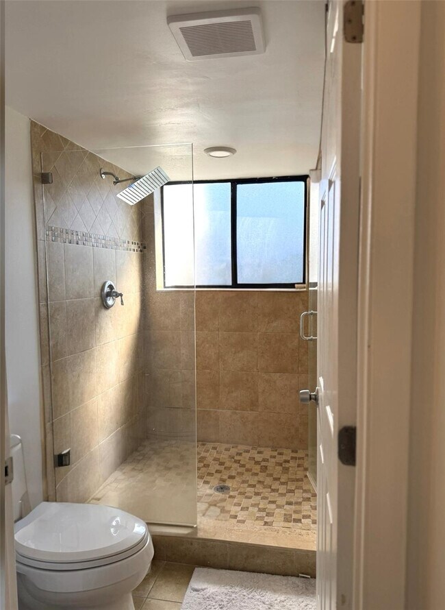 Building Photo - 8014 NW 15th Manor