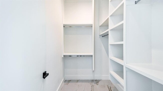 Building Photo - 2318 Arroyo Ave