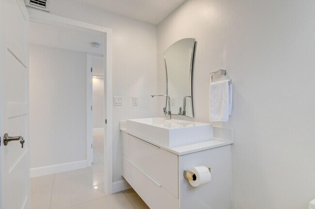 Building Photo - 15109 Ashland Dr