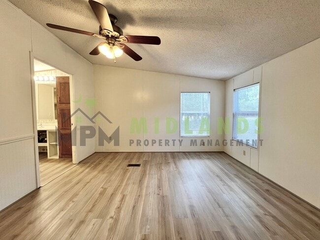 Building Photo - 373 McLee Rd