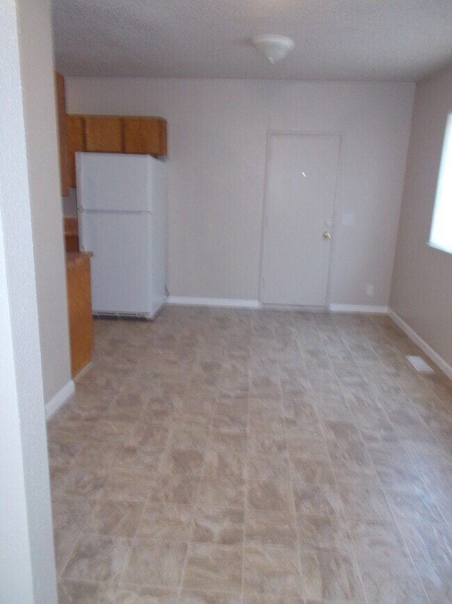 Building Photo - 2 Bedroom, 1 Bath house with a Huge Backyard!