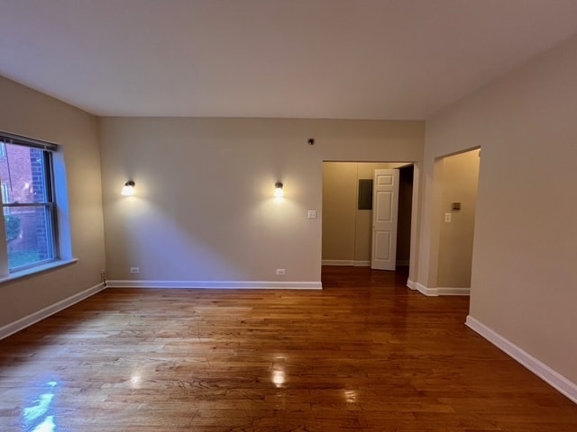 Building Photo - 1347 1/2 W Touhy Ave