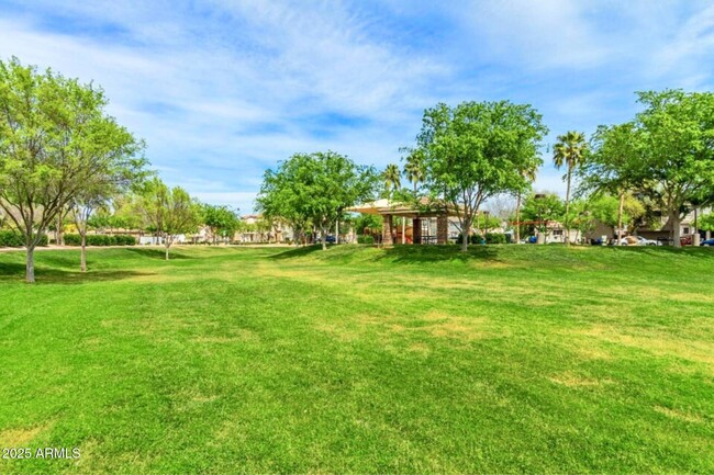 Building Photo - 1345 S Owl Dr