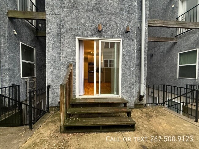 Building Photo - 533 Budd St