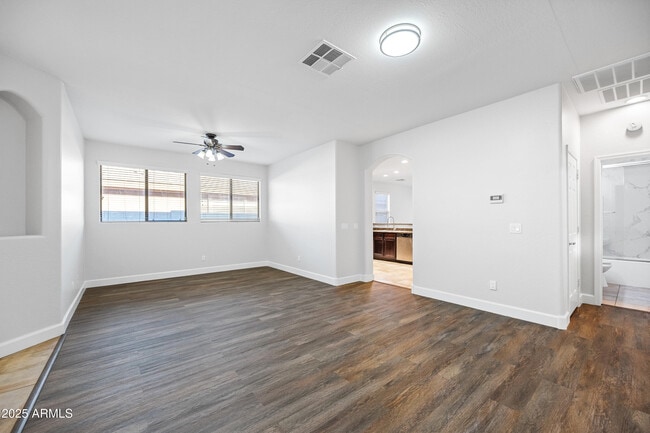 Building Photo - 10805 W Woodland Ave