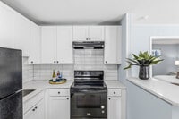 Building Photo - Newly Remodeled 1 Bedroom Apartment