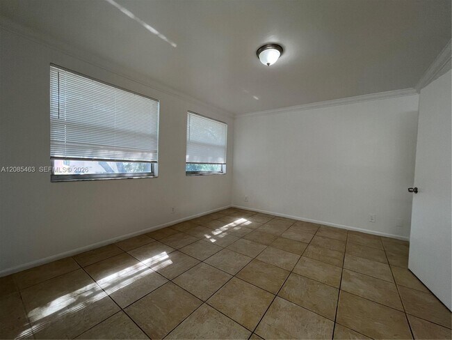 Building Photo - 781 Crystal Lake Dr