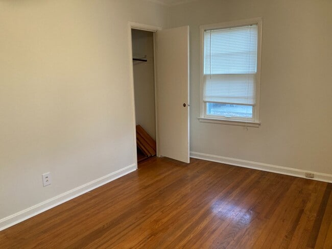 Building Photo - 2/1 Home in Garden Lakes $995.00