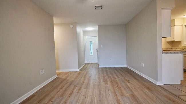 Building Photo - 105 Foxbriar St