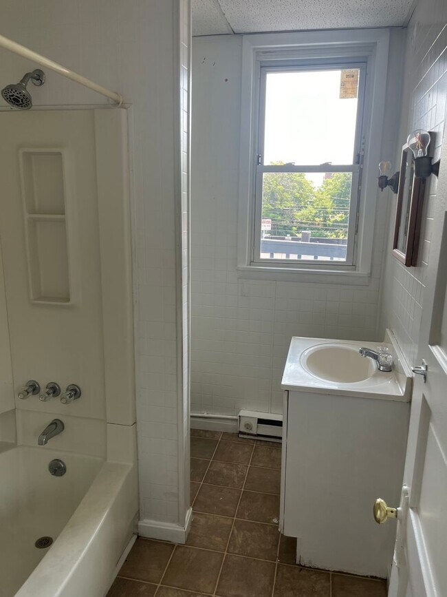 Building Photo - 415-417 W Washington St