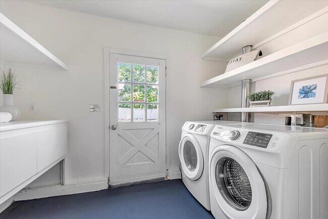 Building Photo - 745 Independence Ave