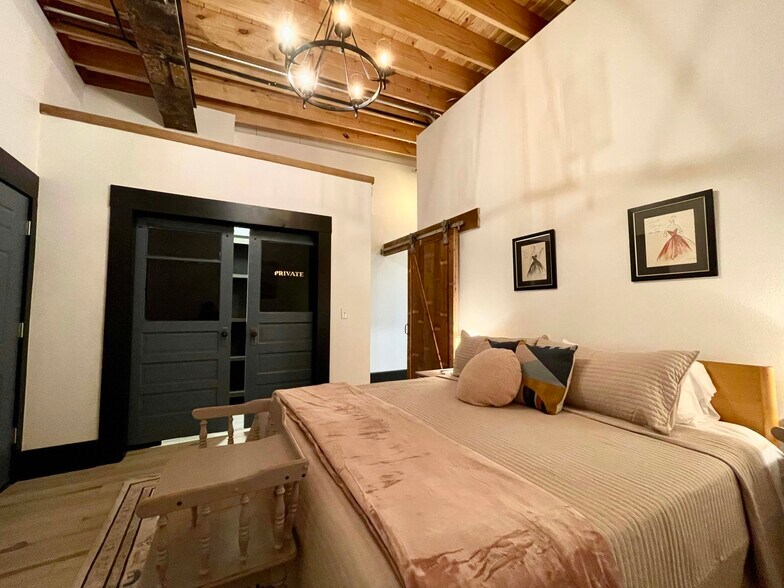 Building Photo - 719 S. Baker St.