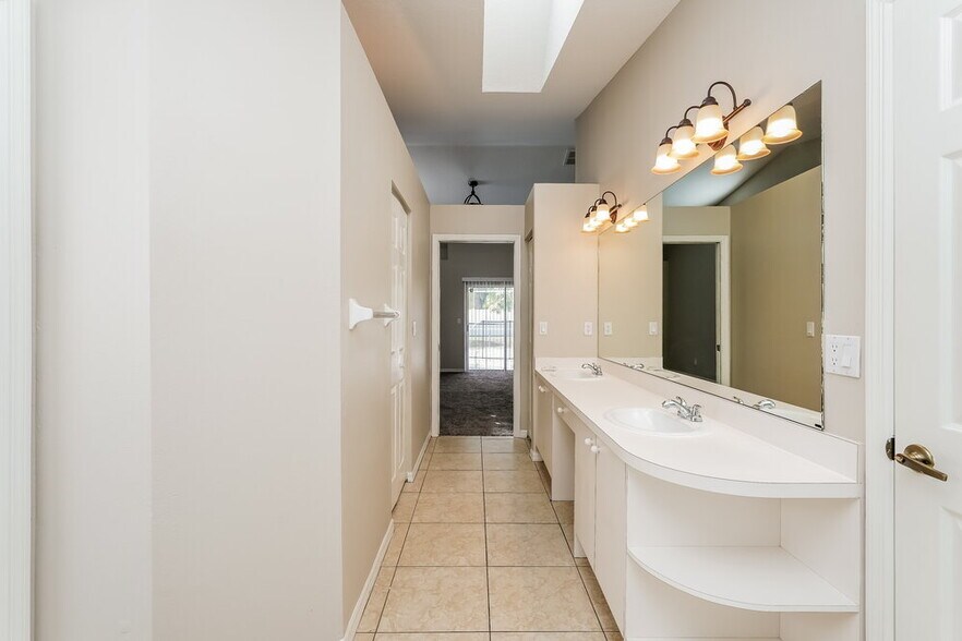 Building Photo - 19515 Lake Osceola Ln