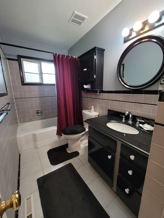 Building Photo - Cozy 3 Bedroom Home for Rent on Parkview Blvd