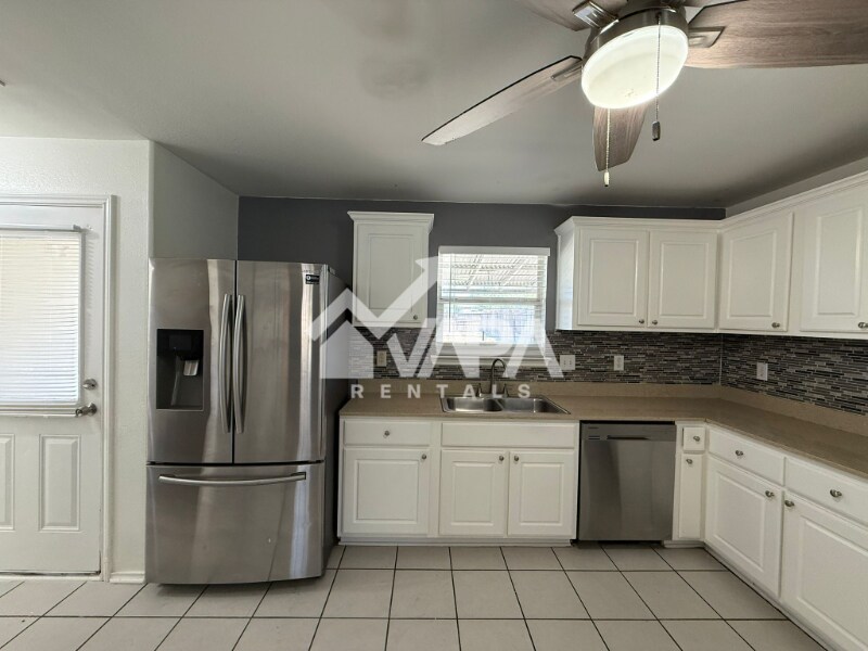 Building Photo - 5626 Red Canyon