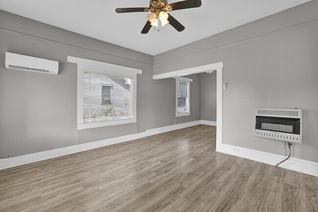 Building Photo - 2221 Gurnee Ave