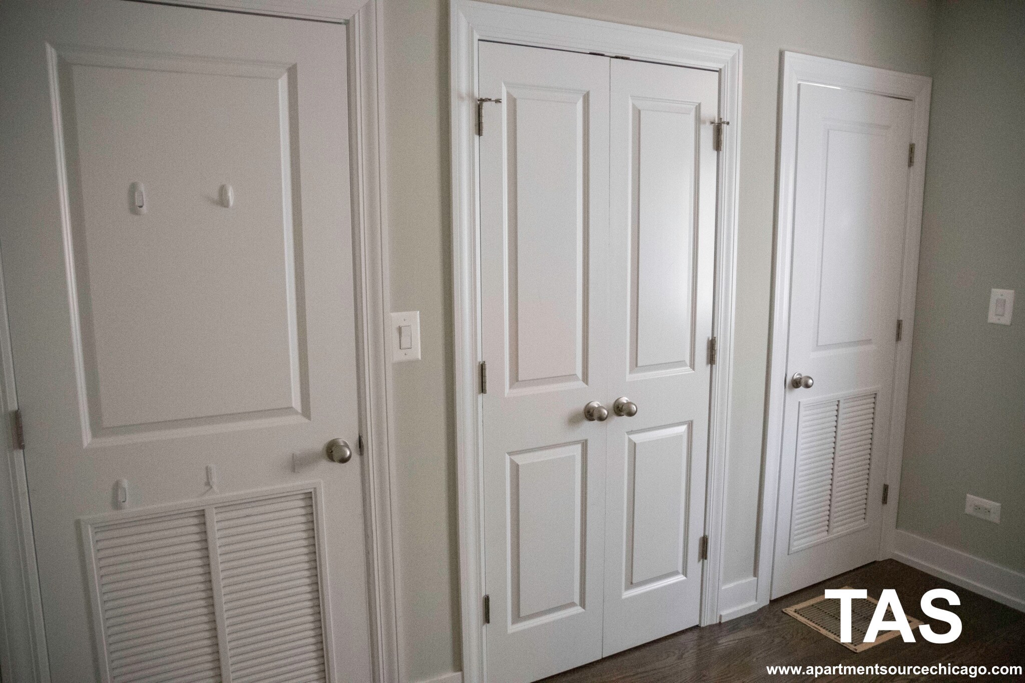 Building Photo - 3854 N Southport Ave