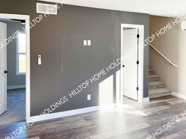 Building Photo - 2 Oak Hill Rd