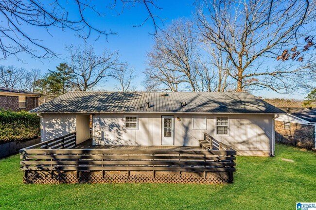 Building Photo - 1405 Highland Dr