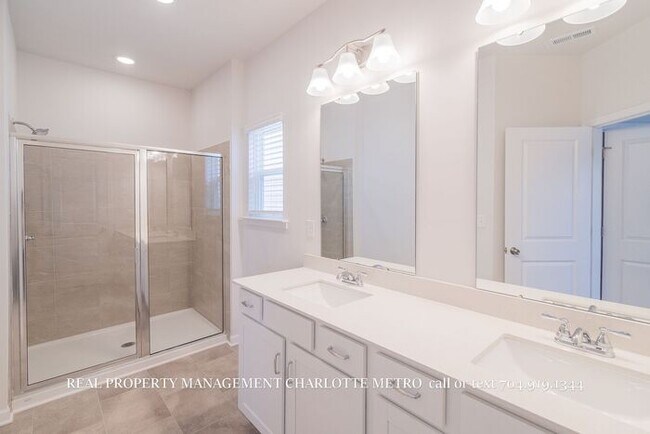 Building Photo - Stylish 3-Bedroom Gem Near I-485 & Charlotte Hotspots