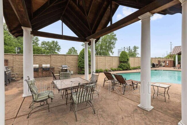 Building Photo - 730 Litty Ct