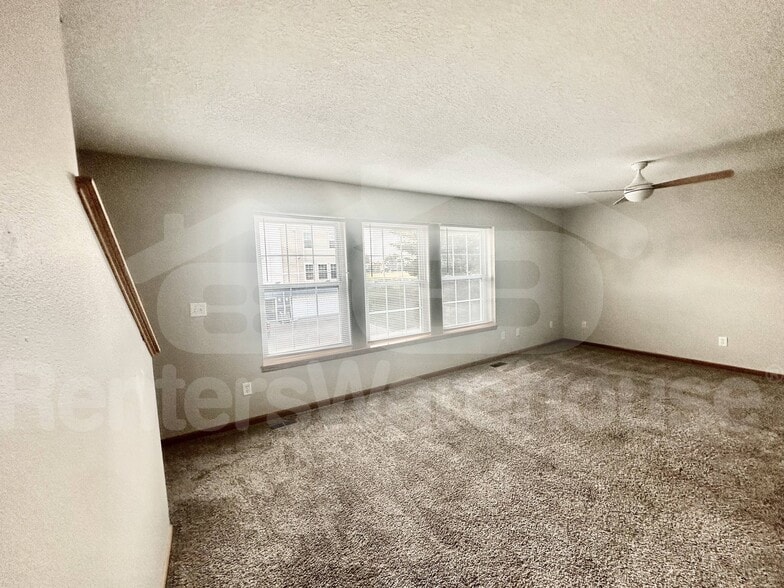 Building Photo - 1166 SE Village View Ln