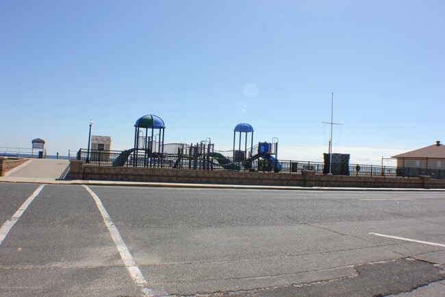 Building Photo - 99 Steiner Ave