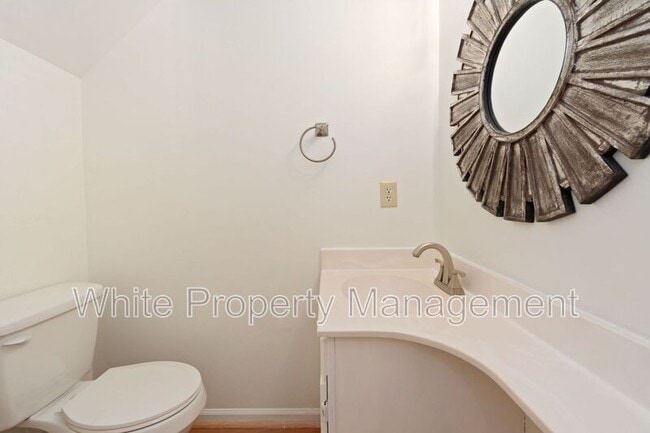 Building Photo - 9123 Kings Canyon Dr