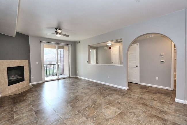 Building Photo - Beautiful Condo in Gated Community for Rent!
