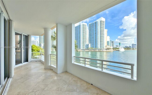 Building Photo - 848 Brickell Key Dr