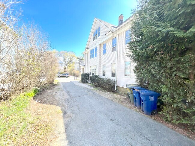 Building Photo - 57 Morehouse St