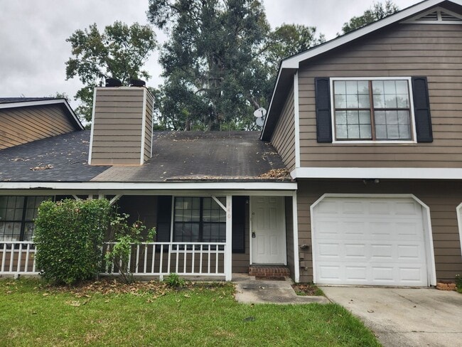 Building Photo - **Available January 1st** 3 Bedroom, 2.5 Bath Town Home