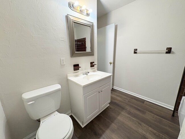 Building Photo - 2110 Golf Terrace Dr