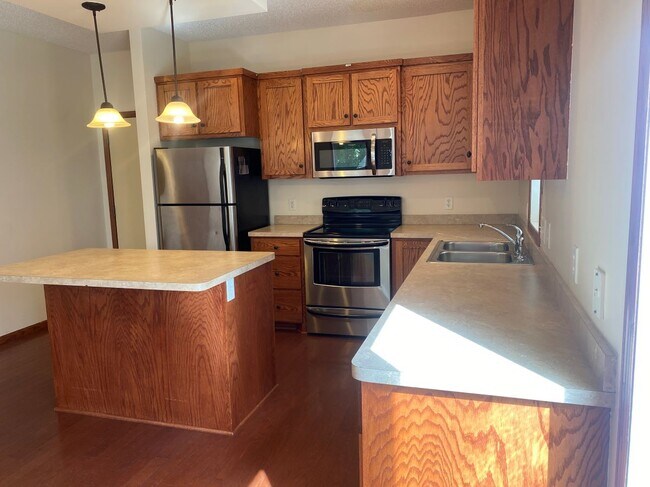 Building Photo - 3010 Cottage Ln N