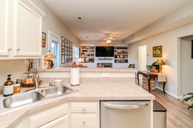 Building Photo - 3041 Sewanee Ln