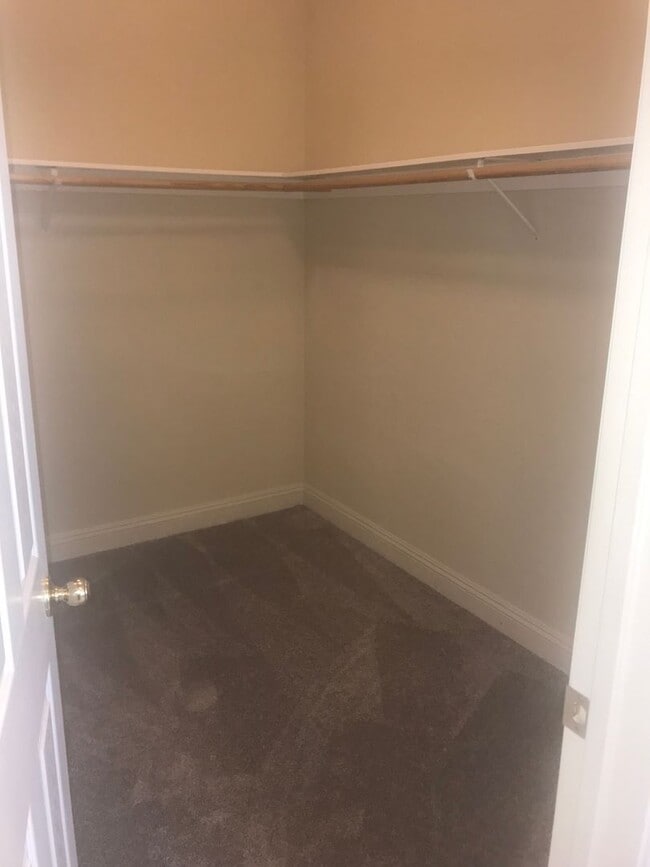 Building Photo - 4 Bed | 3 Bath | 2658 SF |Two Story | 3 car garage home | Tenant pays $200 for WS&G