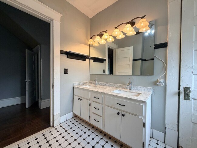 Building Photo - 1283 Harbert Ave