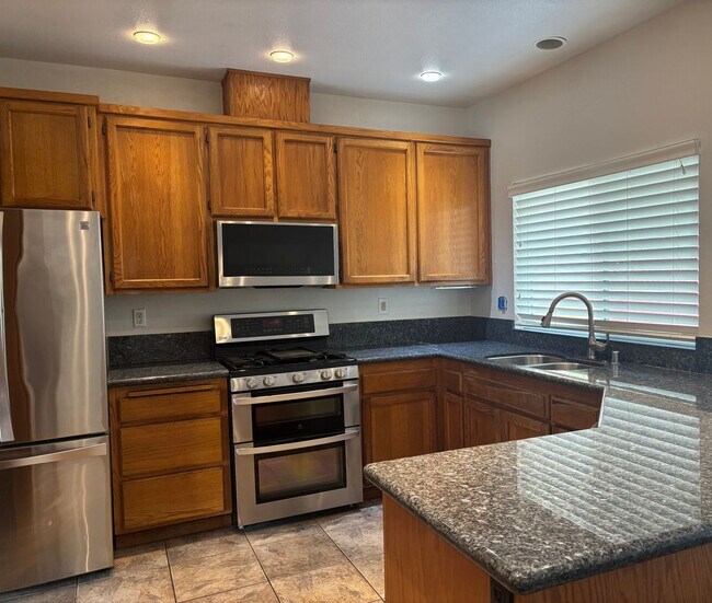 Building Photo - 445 Godfrey Dr