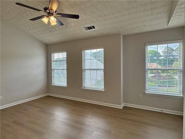 Building Photo - 673 Kenridge Dr