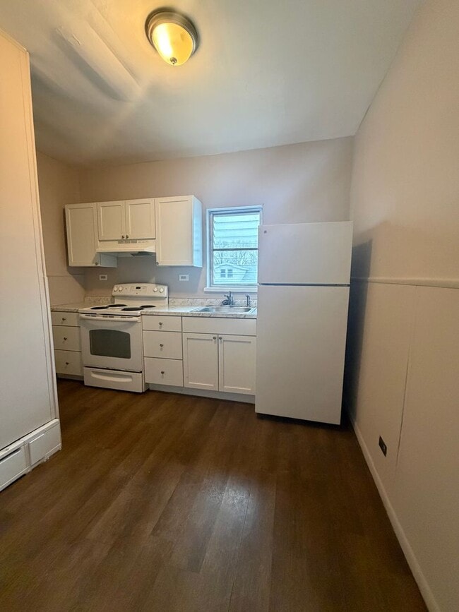 Building Photo - 1010 Chestnut St