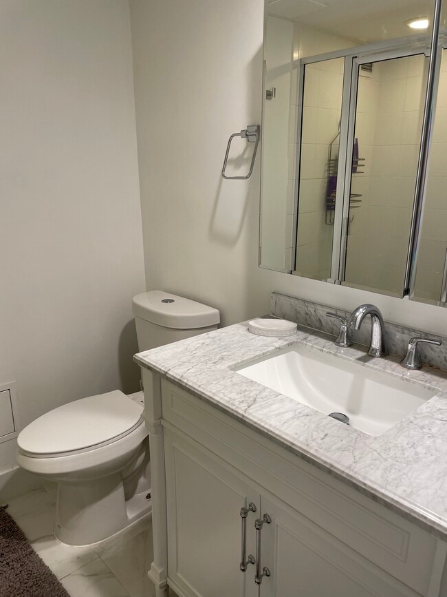 Building Photo - 5600 Collins Ave