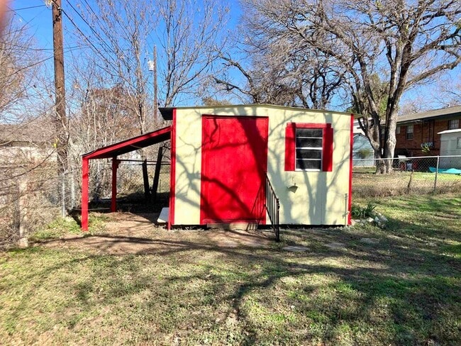 Building Photo - 1112 Northwood Dr