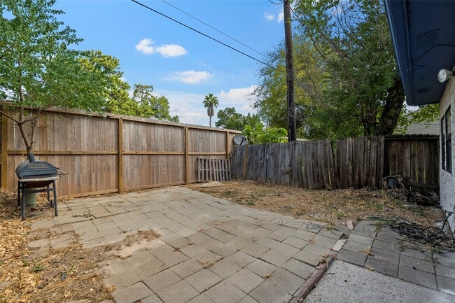 Building Photo - 7120 Deer Creek Ct