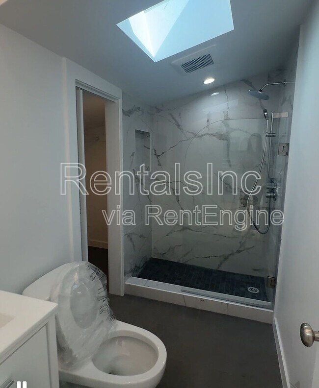 Building Photo - 53 Ledyard St