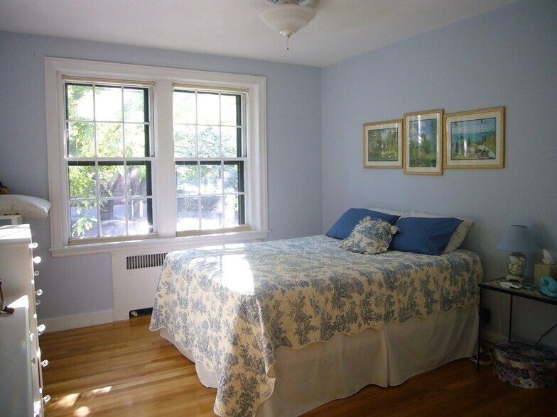 Building Photo - 256 Beacon St