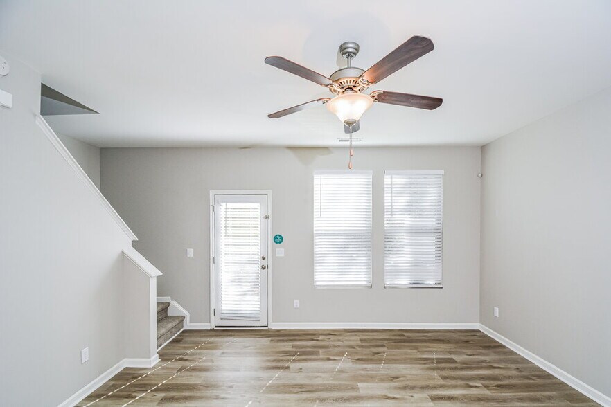 Building Photo - 2203 Sunny Cove Dr