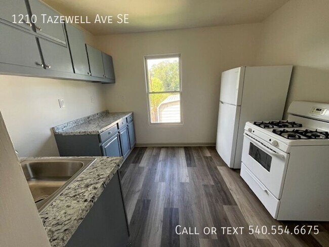 Building Photo - 1210 Tazewell Ave SE