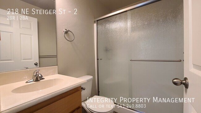 Building Photo - 218 NE Steiger St