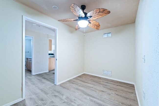 Building Photo - 1453 Luna Ln