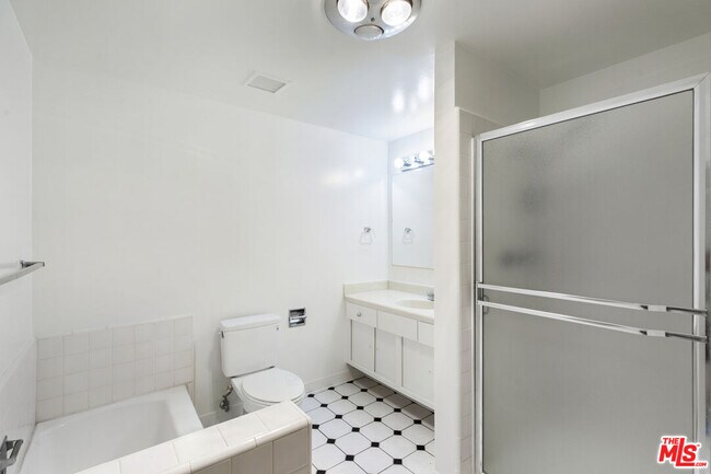 Building Photo - 4455 Los Feliz Blvd